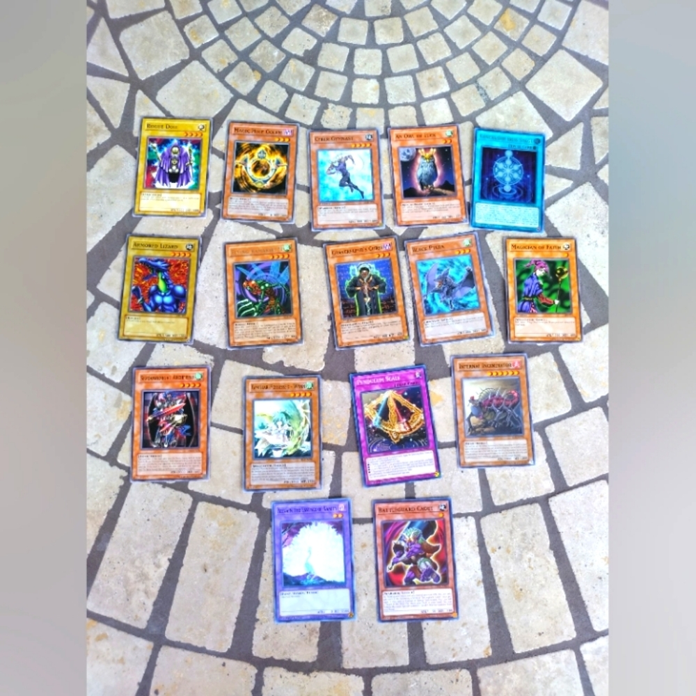 Yu-Gi-Oh Trading Card Lot - (Random) 16 Cards Mixed, Konami